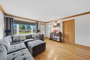 10352 Leslie Ln, Chicago Ridge, IL 60415 - Photo 5