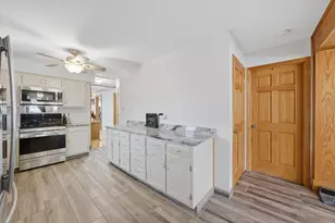 10352 Leslie Ln, Chicago Ridge, IL 60415 - Photo 11