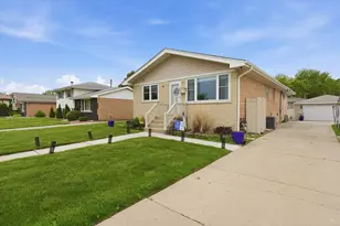 10352 Leslie Ln, Chicago Ridge, IL 60415 - Photo 1