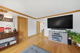 10352 Leslie Ln, Chicago Ridge, IL 60415 - Photo 7