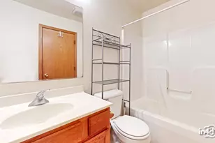 247-253 N Cross St, Sycamore, IL 60178 - Photo 9