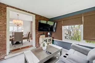 6822 N Kenton Ave, Lincolnwood, IL 60712 - Photo 11