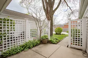 1410 Pebblecreek Dr, Glenview, IL 60025 - Photo 5