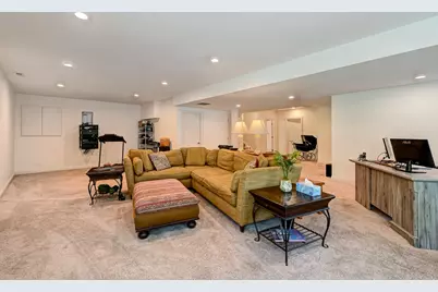 5607 Hillcrest Road, Downers Grove, IL 60516 - Photo 35