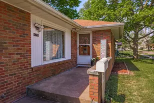 428 E Timber St, Pontiac, IL 61764 - Photo 3
