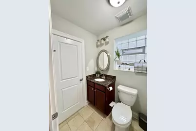 7048 N Damen Avenue #2w, Chicago, IL 60645 - Photo 11