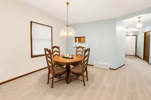 2608 38th St, Moline, IL 61265 - Photo 9