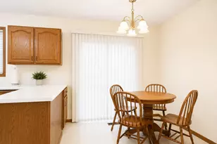 2608 38th St, Moline, IL 61265 - Photo 7