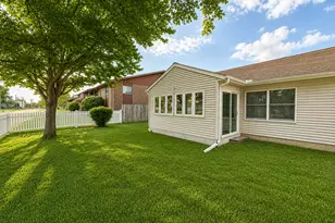 2608 38th St, Moline, IL 61265 - Photo 5