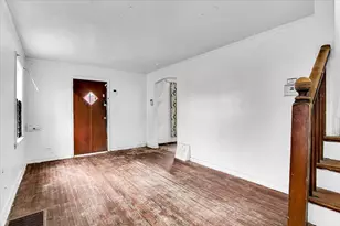 9846 S Calhoun Ave, Chicago, IL 60617 - Photo 5