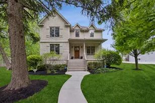28 S Grant St, Westmont, IL 60559 - Photo 1