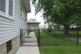 221 W Garfield Ave, Cissna Park, IL 60924 - Photo 25