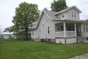 221 W Garfield Ave, Cissna Park, IL 60924 - Photo 3