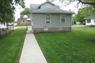 221 W Garfield Ave, Cissna Park, IL 60924 - Photo 33