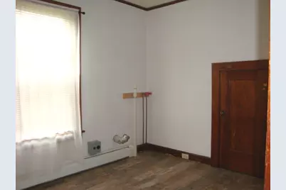 221 W Garfield Avenue, Cissna Park, IL 60924 - Photo 9