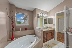 741 Wedgewood Cir, Lake in the Hills, IL 60156 - Photo 5