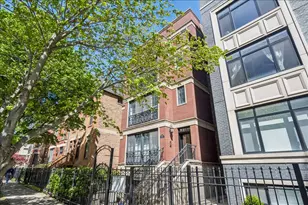 920 W Barry Ave, Chicago, IL 60657 - Photo 1