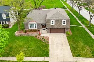 2234 Appleby Dr, Wheaton, IL 60189 - Photo 39
