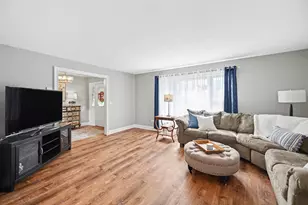 2234 Appleby Dr, Wheaton, IL 60189 - Photo 5