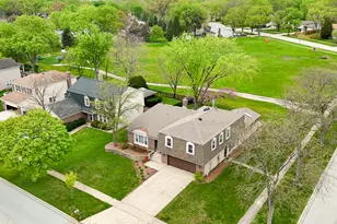 2234 Appleby Dr, Wheaton, IL 60189 - Photo 41