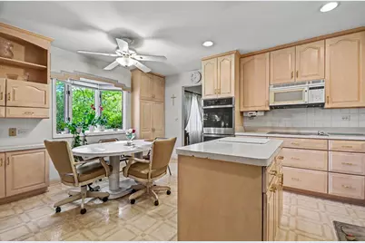 421 E Barclay Court, Elmhurst, IL 60126 - Photo 11