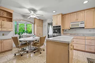 421 E Barclay Ct, Elmhurst, IL 60126 - Photo 11