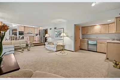 421 E Barclay Court, Elmhurst, IL 60126 - Photo 9