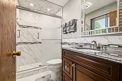 421 E Barclay Court, Elmhurst, IL 60126 - Photo 17