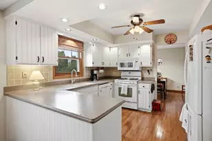 637 N Lyle Ave, Elgin, IL 60123 - Photo 7