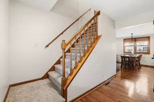 637 N Lyle Ave, Elgin, IL 60123 - Photo 3