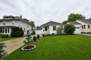 8 Monroe St, Elgin, IL 60123 - Photo 15