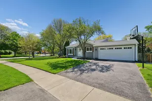 2404 Flambeau Dr, Naperville, IL 60564 - Photo 3