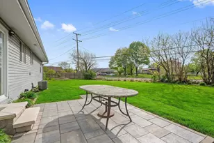 605 Commanche Ct, Carol Stream, IL 60188 - Photo 17