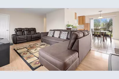 605 Commanche Court, Carol Stream, IL 60188 - Photo 5