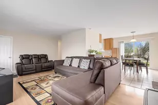 605 Commanche Ct, Carol Stream, IL 60188 - Photo 5