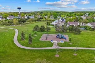 2106 Glasgow Ct, Hanover Park, IL 60133 - Photo 7