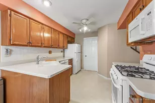 2106 Glasgow Ct, Hanover Park, IL 60133 - Photo 17