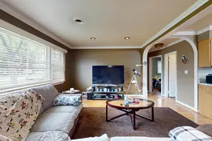 3336 N Betty Dr, Arlington Heights, IL 60004 - Photo 3