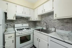 6 Tower Ct, Downers Grove, IL 60516 - Photo 7