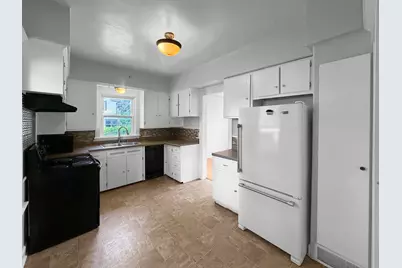 116 E Fuller Street, Freeport, IL 61032 - Photo 7