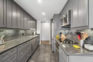 4170 N Marine Dr, Chicago, IL 60613 - Photo 11
