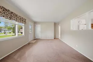 1435 Lanewood Dr, Dixon, IL 61021 - Photo 7