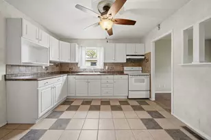 1435 Lanewood Dr, Dixon, IL 61021 - Photo 5