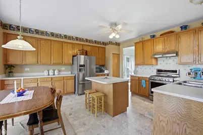 1017 Wheatland Drive, Crystal Lake, IL 60014 - Photo 3
