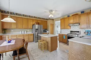 1017 Wheatland Dr, Crystal Lake, IL 60014 - Photo 3