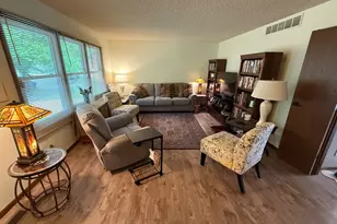 730 Kimberly Dr, Dekalb, IL 60115 - Photo 3