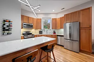 612 W Barry Ave, Chicago, IL 60657 - Photo 7