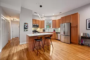 612 W Barry Ave, Chicago, IL 60657 - Photo 5