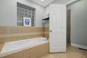 1945 W Erie St, Chicago, IL 60622 - Photo 15