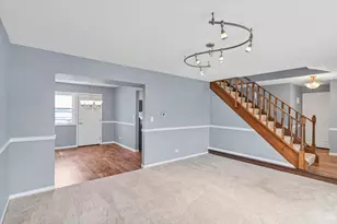 745 Quincy Dr, Roselle, IL 60172 - Photo 7